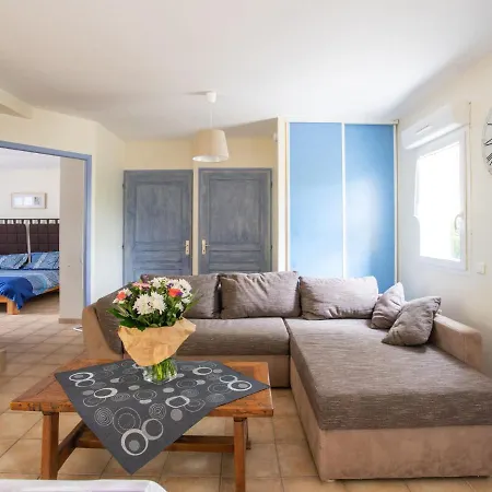 Holiday home Alluring In Largenti Re With Pool *